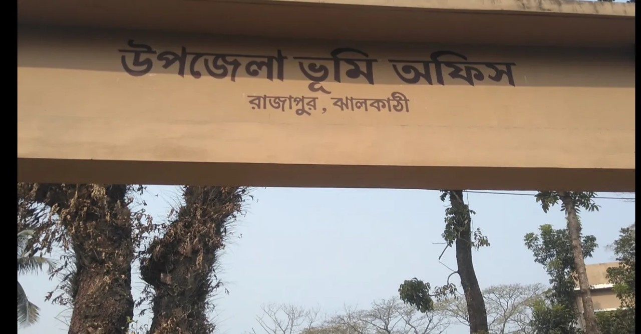 রাজাপুরে একই রাতে দুই ভূমি অফিসে চুরি