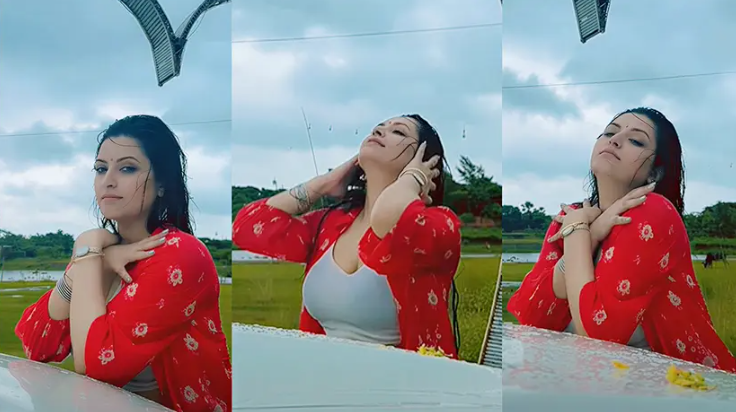 বৃষ্টি বিলাসে পরীমণি
