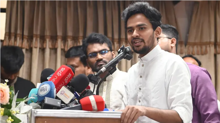 ক্যাম্পাসগুলোতে আবারও সন্ত্রাস-দখলদারি রাজনীতি ফিরে আসছে : আসিফ মাহমুদ