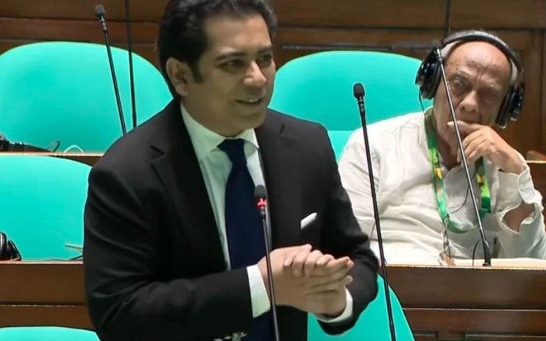 আমার তরফ থেকে পর্দা ও মাইক্রোওয়েভ ওভেন দিতে চাই: সংসদে পার্থ