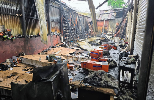 রৌমারী বাজারে ভয়াবহ অগ্নিকাণ্ড: পুড়েছে একাধিক ফার্মেসিসহ বেশ কয়েকটি দোকান