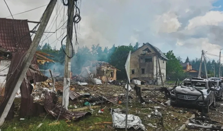 রাশিয়া-ইউক্রেনের পাল্টাপাল্টি ক্ষেপণাস্ত্র হামলায় নিহত ১৭