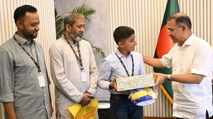 প্রধানমন্ত্রীর সঙ্গে দেখা করল ভুবন ভোলানো হাসিতে মন জয় করা সেই তাহসিন