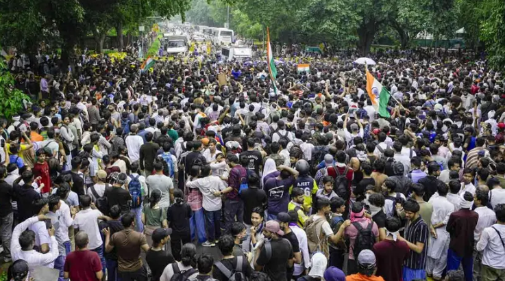 আন্দোলনে কাঁপছে দিল্লি, চাপের মুখে মোদি