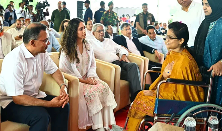 জুলাই গণঅভ্যুত্থানে আহত যোদ্ধা মিতুর খোঁজ নিলেন প্রধানমন্ত্রী