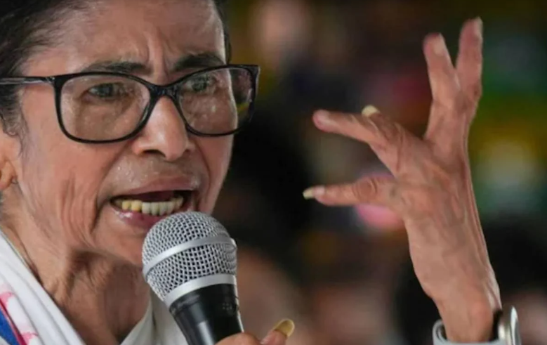 আদালতের শর্ত ভঙ্গ করে সভা: মমতা বন্দ্যোপাধ্যায়ের বিরুদ্ধে মামলা