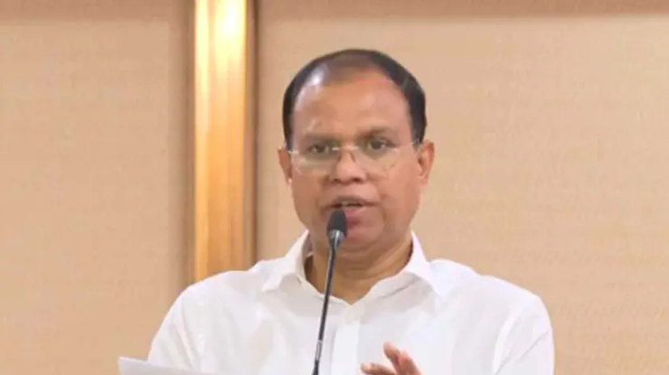 সবকিছুর সমালোচনা না করে সরকারকে সহযোগিতা করা উচিত