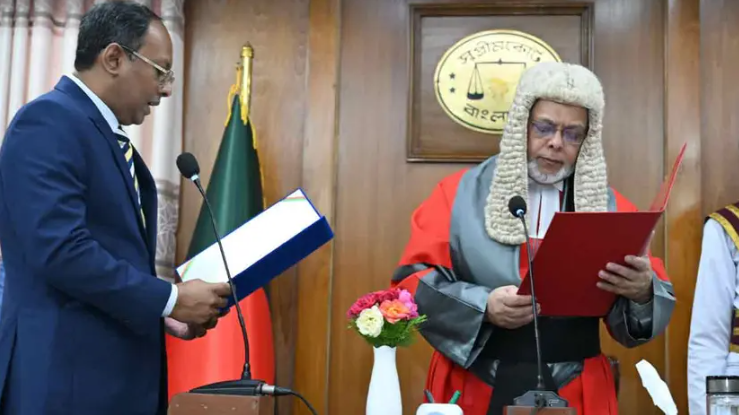 শপথ নিলেন পিএসসির নবনিযুক্ত চেয়ারম্যান নাজমুজ্জামান ভূঁইয়া