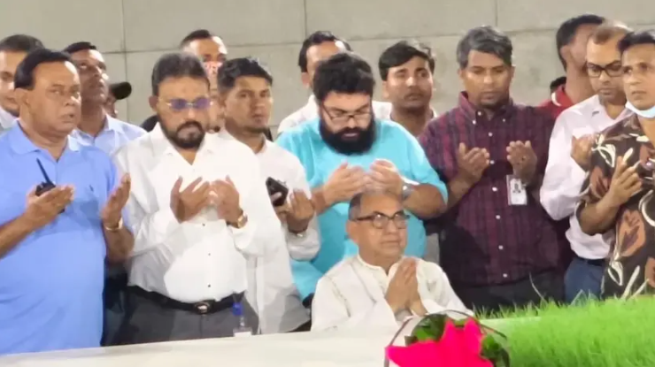 জিয়াউর রহমান ও খালেদা জিয়ার কবর জিয়ারত করলেন মির্জা আব্বাস