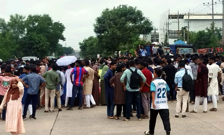 ৬০ দিনের মধ্যে অপ্রতিম হত্যাকাণ্ডের বিচার সম্পন্ন করে রায় কার্যকরের দাবি কুবি শিক্ষার্থীদের