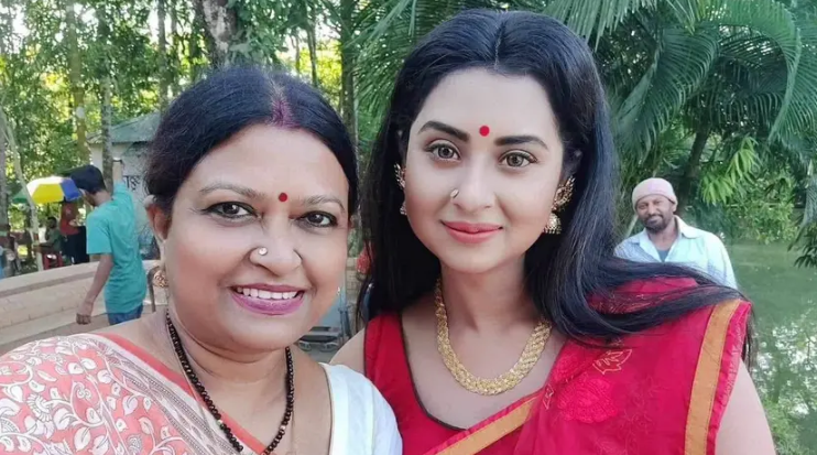 চয়নিকা চৌধুরীকে ‘আপুনি’ ডেকে ভালোবাসায় ভাসালেন বুবলী