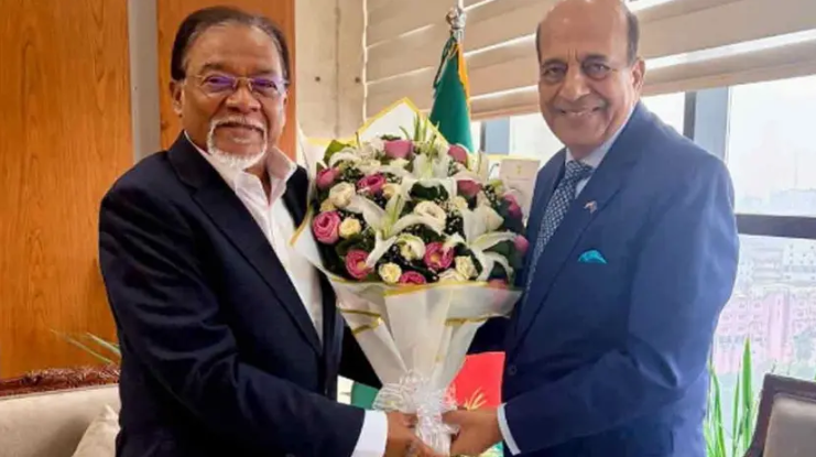 ভারতে বাংলাদেশি ইলিশের চাহিদার কথা উপদেষ্টাকে জানালেন দীনেশ ত্রিবেদী