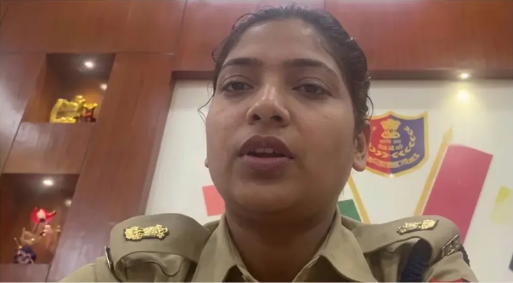 সালাম দেওয়ায় ও ইনশাআল্লাহ বলায় ভারতে নারী পুলিশ কর্মকর্তাকে বদলি